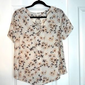 Sienna sky, size medium, 100% polyester, blouse